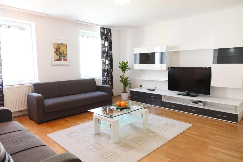 3 Rooms Sunny Apartments-Schoenbrunn, 100M2 With Balcony 维也纳 客房 照片