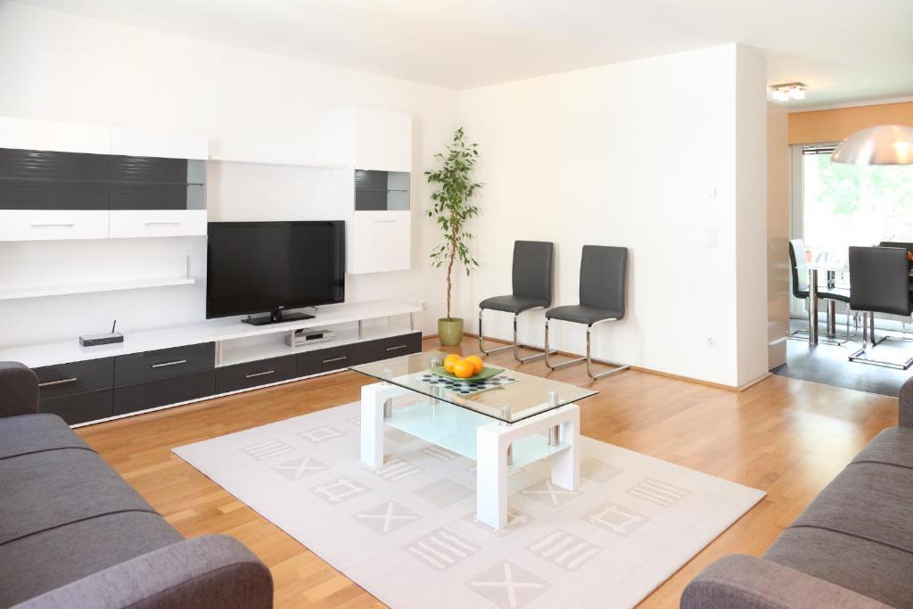 3 Rooms Sunny Apartments-Schoenbrunn, 100M2 With Balcony 维也纳 客房 照片