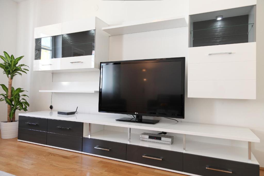 3 Rooms Sunny Apartments-Schoenbrunn, 100M2 With Balcony 维也纳 客房 照片
