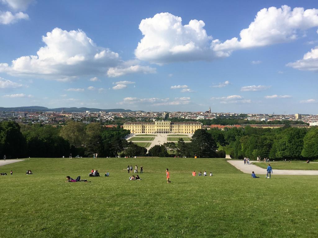 3 Rooms Sunny Apartments-Schoenbrunn, 100M2 With Balcony 维也纳 外观 照片